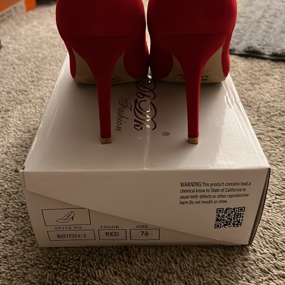 Red Pumps - Picture 5 of 5